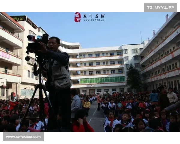 龙川县老隆二小足球联赛亚军：展现小学足球坚实基础